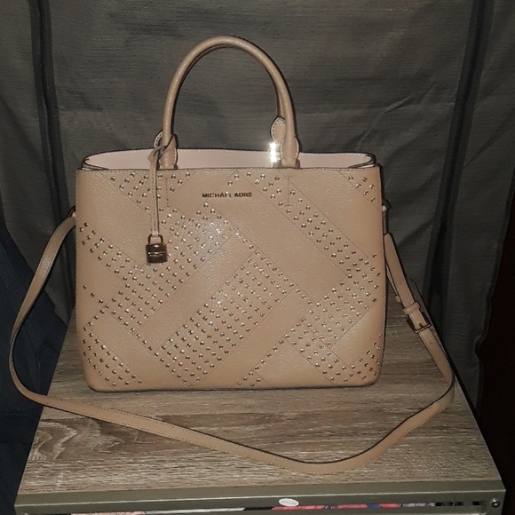 Michael Kors Handbags - Michael Kors Crossbody